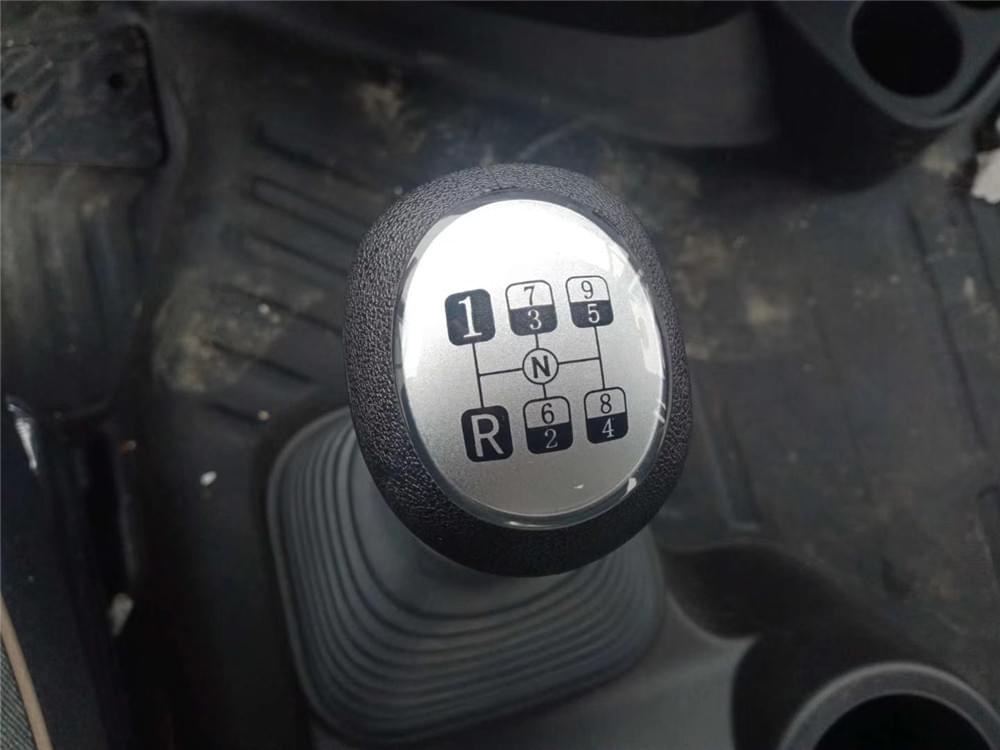 國(guó)六前四后八東風(fēng)天龍29.7方油罐車圖片5